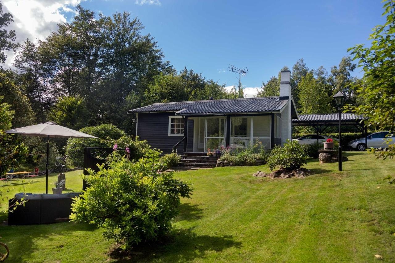Very Nice Cottage By The Lake. Lursjoen! Hästveda エクステリア 写真