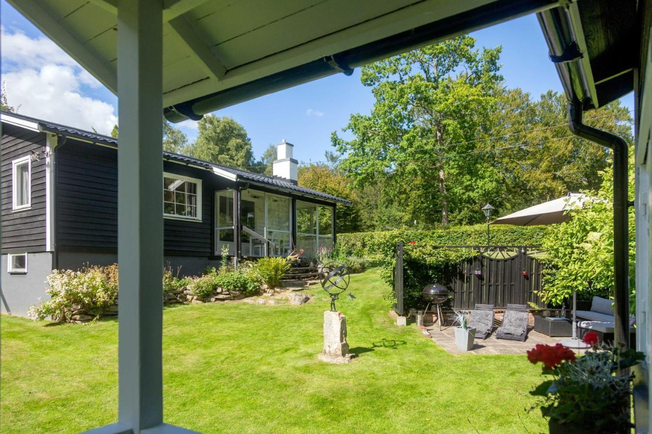 Very Nice Cottage By The Lake. Lursjoen! Hästveda エクステリア 写真