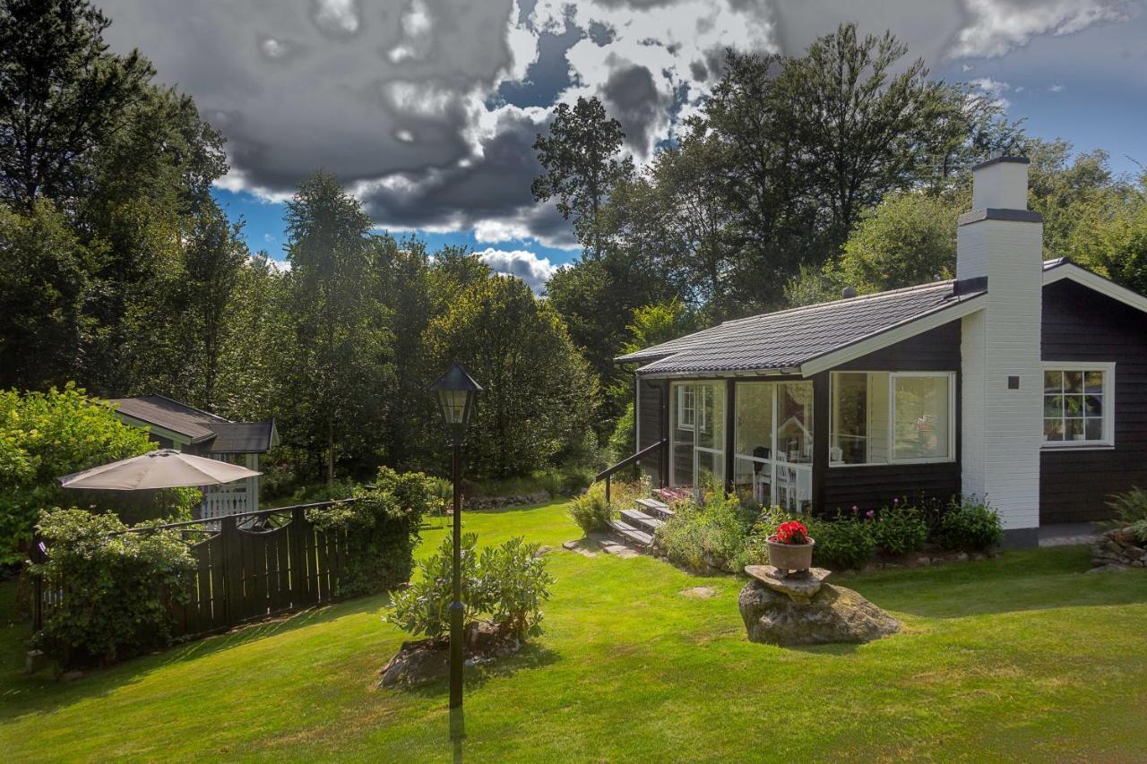 Very Nice Cottage By The Lake. Lursjoen! Hästveda エクステリア 写真