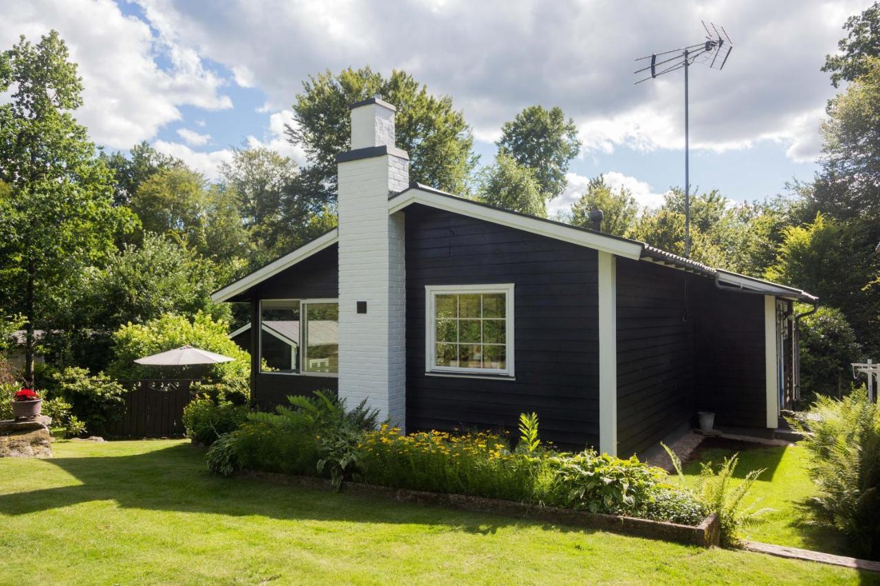 Very Nice Cottage By The Lake. Lursjoen! Hästveda エクステリア 写真