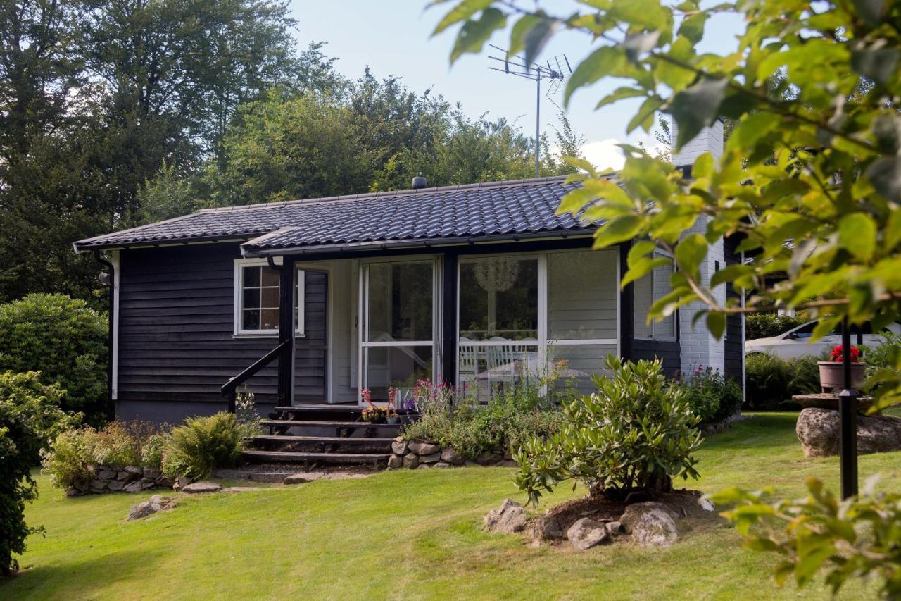 Very Nice Cottage By The Lake. Lursjoen! Hästveda エクステリア 写真